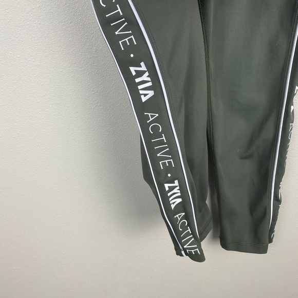Zyia Olive Logo Stripe Light N Tight Hi-Rise Crop Legging - Size 6-8 - Picture 4 of 7